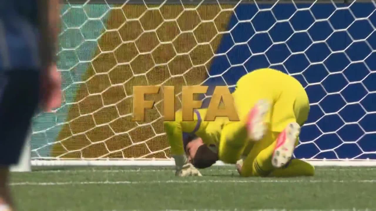 ¡GOL!  anota para Bosnia-Herzegovina. Ermin Mahmic