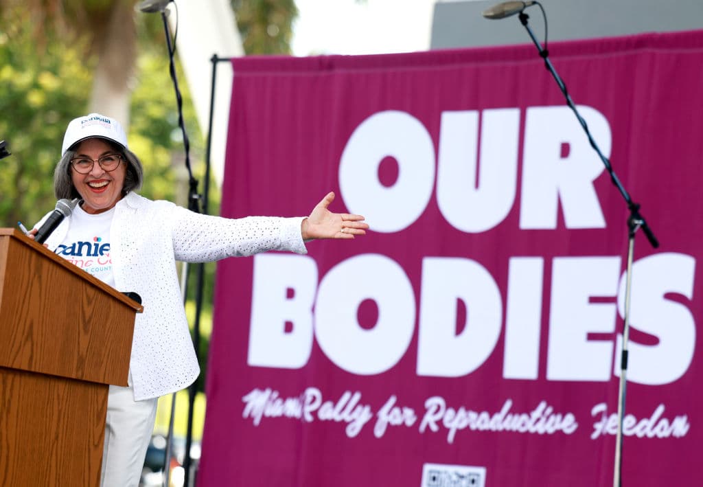 Daniella Levine Cava, alcaldesa del condado de Miami-Dade, se sumó al clamor de los manifestantes por un voto a favor de la Enmienda 4, en las elecciones del próximo 5 de noviembre.
