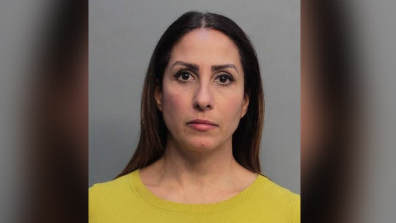 Policía busca más víctimas de una mujer acusada de estafar a docenas de personas a través de Facebook