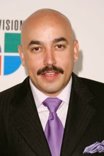 "Es válido que pueda tener el tatuaje de la mujer más bella, de 
<b><a href="https://www.univision.com/famosos/lupillo-rivera-puso-a-otro-a-cargo-de-sus-redes-sociales-despues-de-que-belinda-confirmo-su-relacion-con-nodal-video" target="_blank">la mujer más hermosa que he conocido</a></b> en mi vida", dijo en un video de Instagram.
<br>