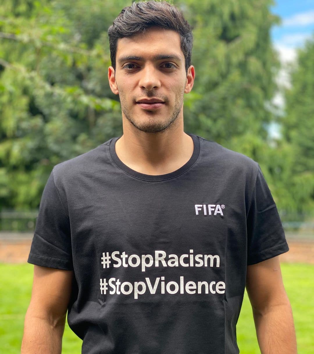 Raúl Jiménez se unió al movimiento #StopRacism #StopViolence impulsado por la FIFA.
