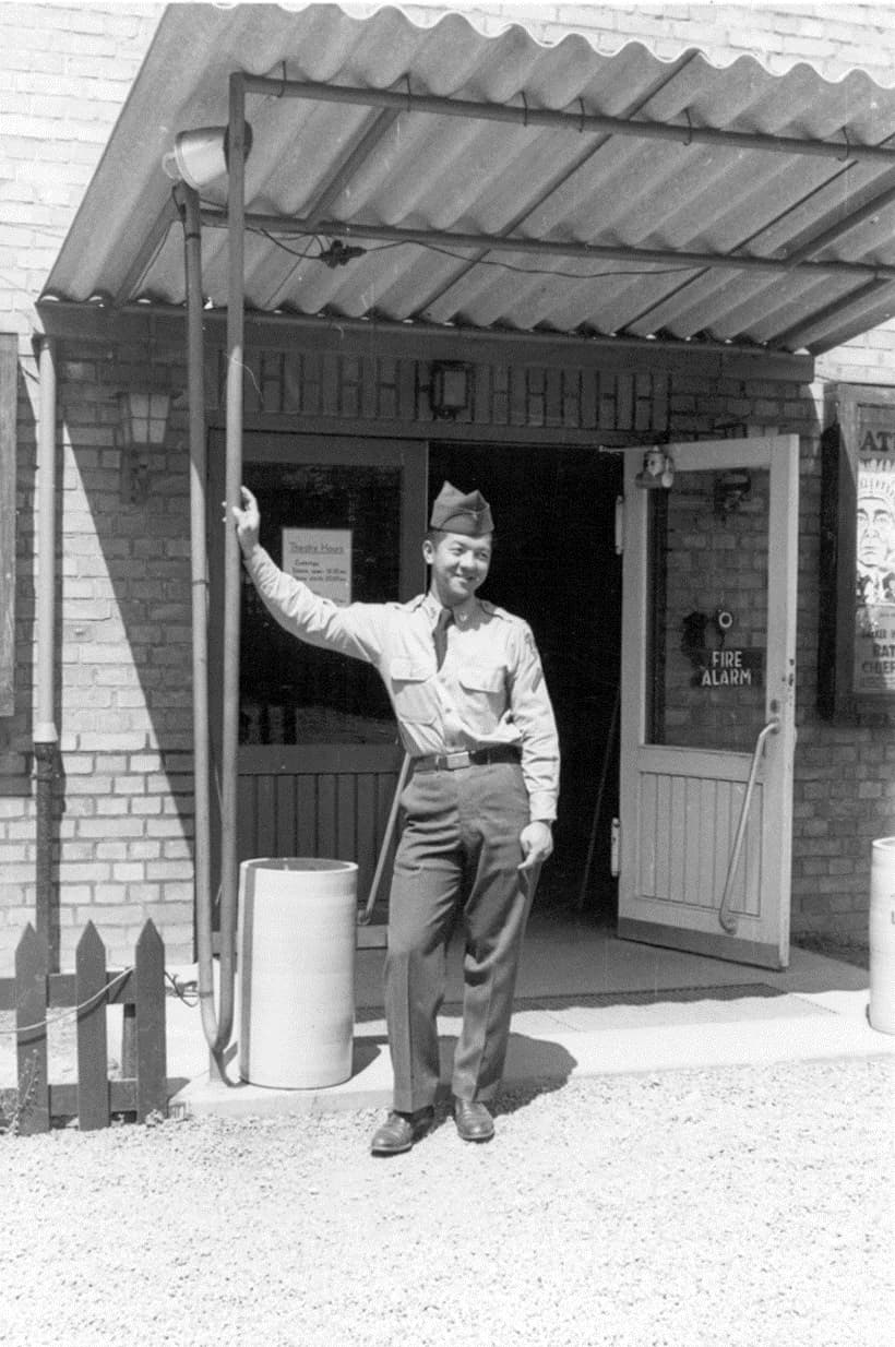 El final de la guerra en 1945 fue solo el inicio de la incertidumbre para los Shibayama. Carlos, pese a su estatus migratorio, cumplió servicio militar con Estados Unidos durante la guerra de Corea en la década de los 50's. Posteriormente obtuvo su residencia permanente en 1956 y en 1970, año en que se mudó a California, adquirió la ciudadanía.