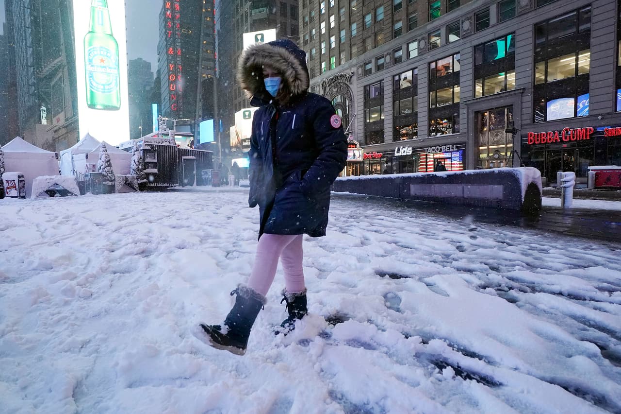 La nevada en Manhattan en la mañana del 7 de enero.
<br>
<br>El gobernador de Nueva Jersey, Phil Murphy, declaró el jueves por la noche el estado de emergencia para todo el estado y retrasó la apertura de oficinas estatales.
<br>