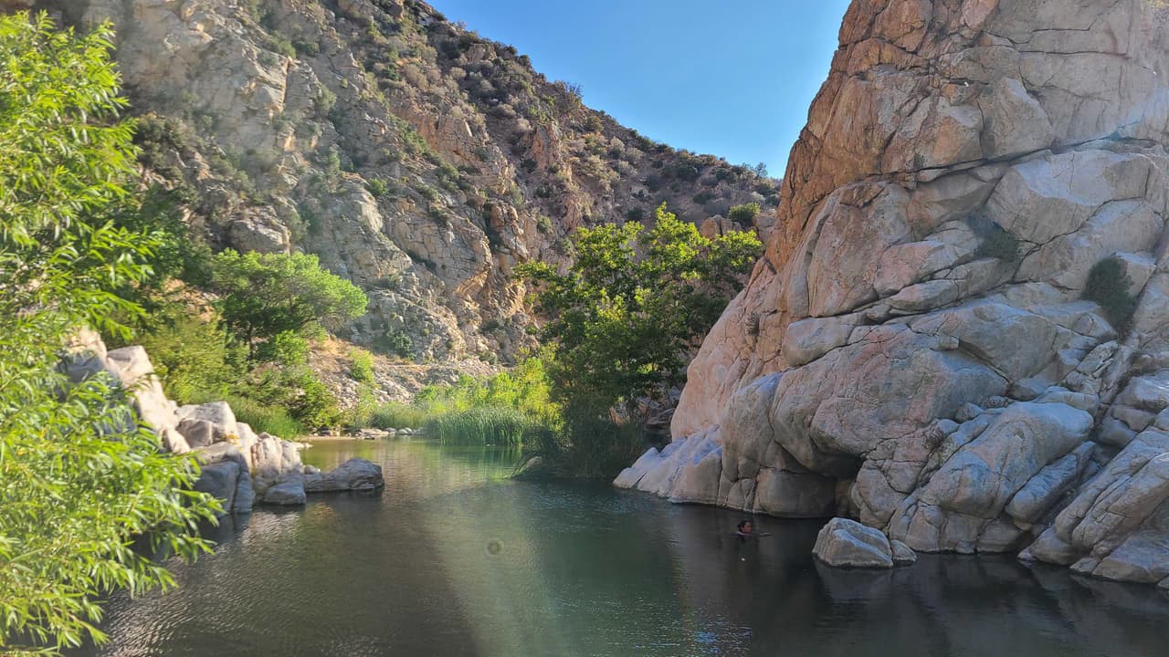 Si deseas visitar este lugar debes llevar bastante agua y estar preparado para el calor para emprender el viaje.