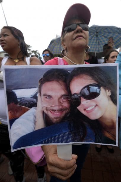 Cientos de fans llegaron para despedirla.