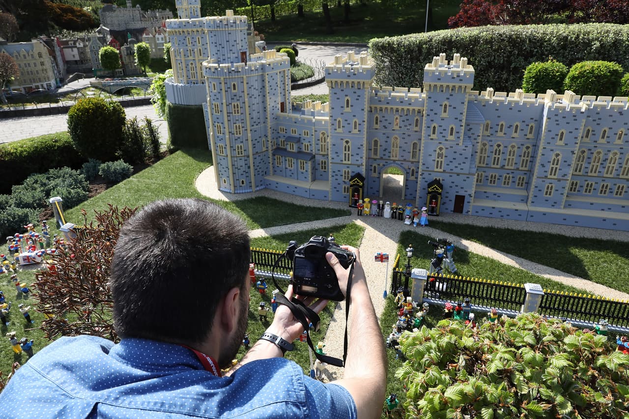 No es la primera vez que la conocida cadena se da a la tarea de recrear con bloques los eventos más significativos de la familia real.