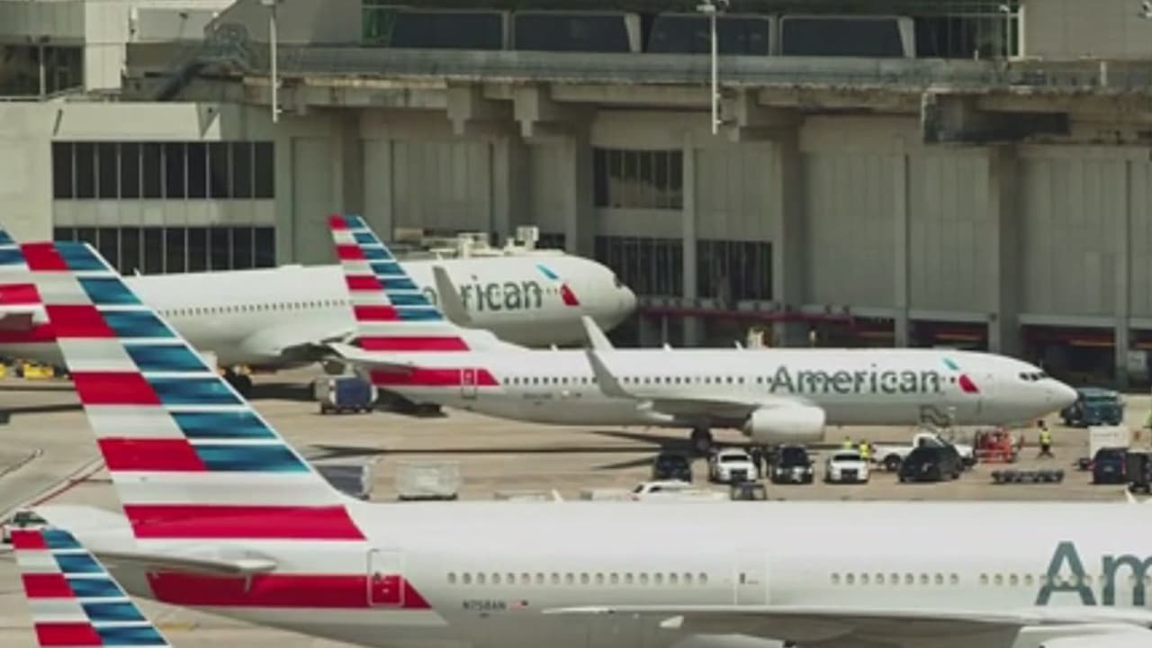 Sentencian a cuatro meses de prisión a una mujer por un altercado en un vuelo de American Airlines