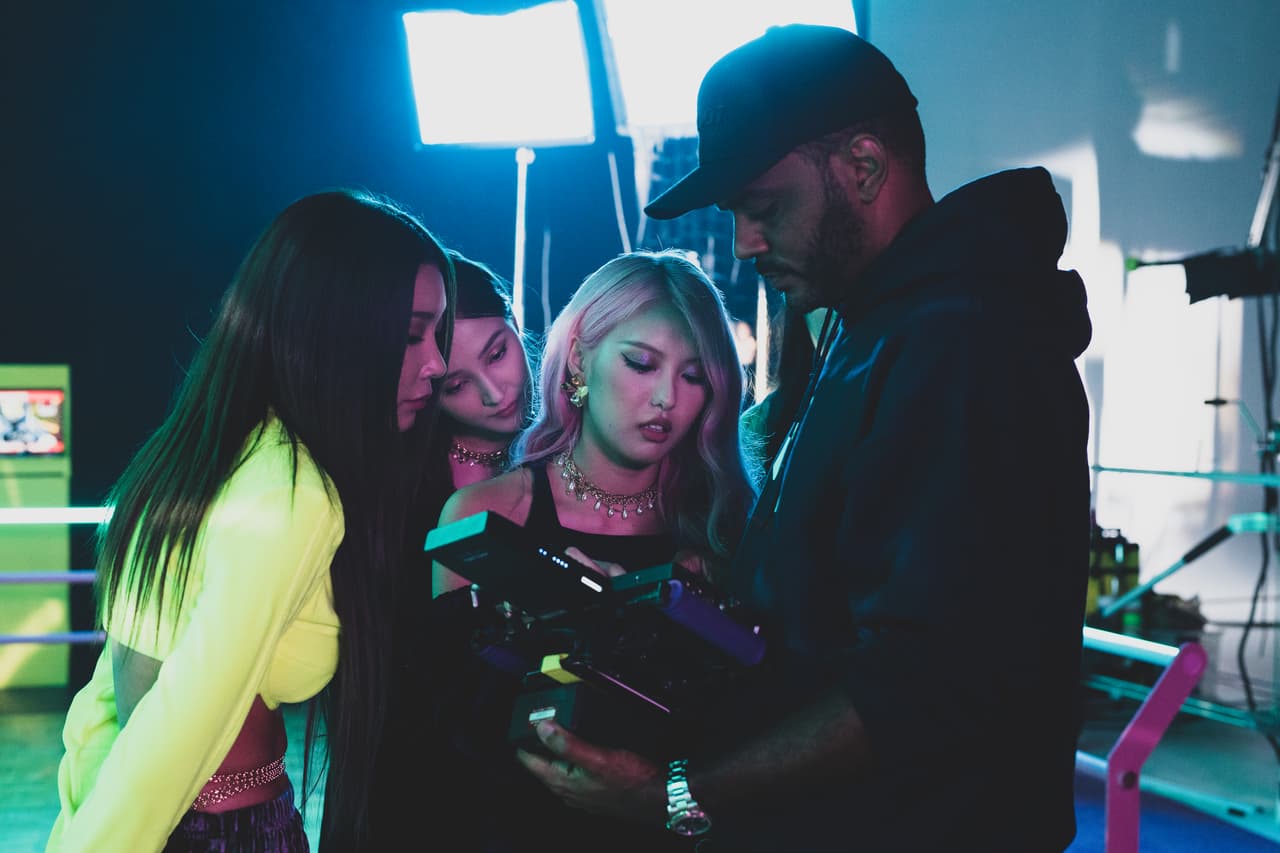 Las chicas de Momoland, quienes debutaron en 2016 en la escena musical, estuvieron también muy involucradas en la realización del video.