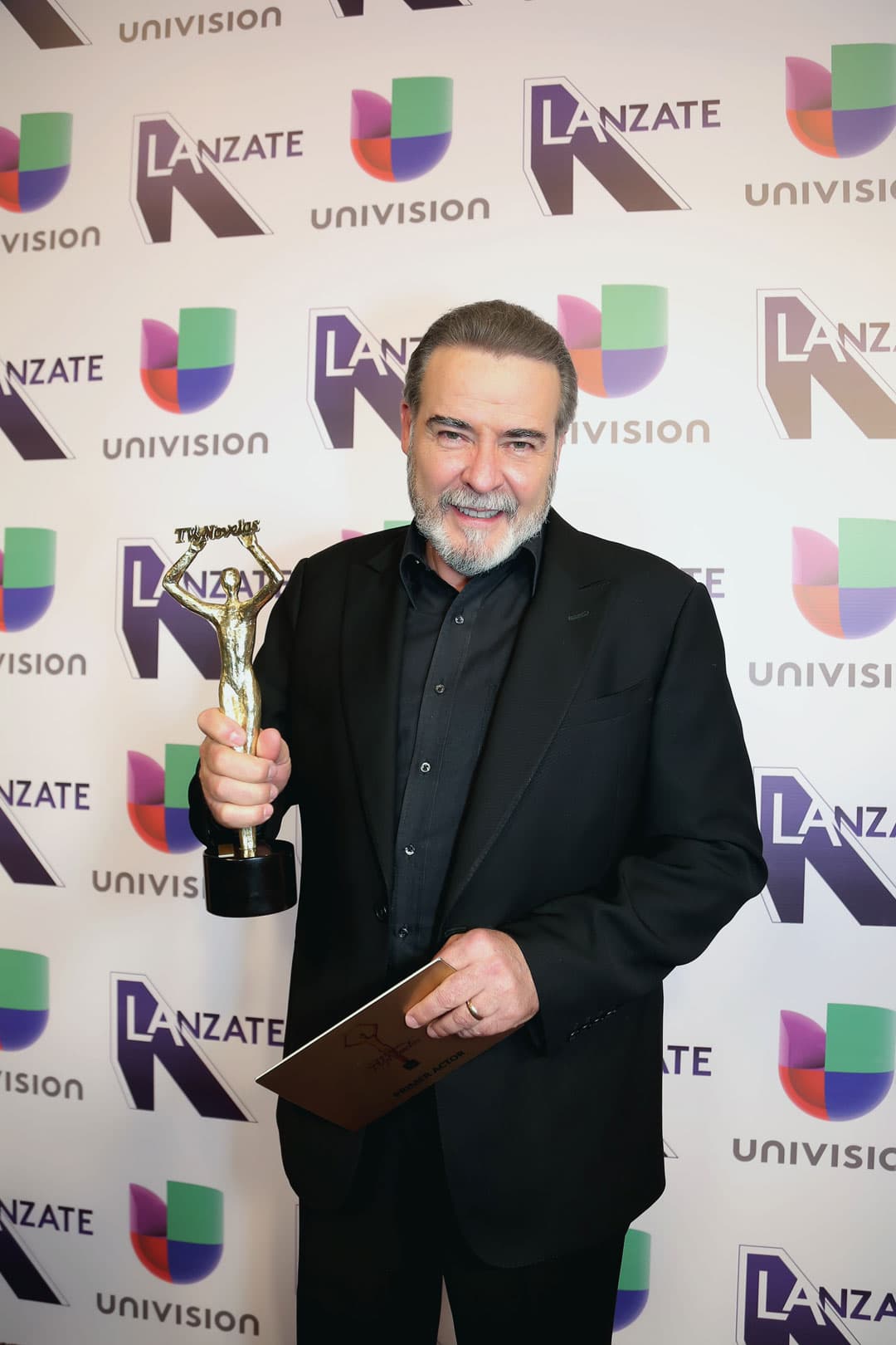 El cubano 
<b><a href="http://www.univision.com/temas/cesar-evora">César Évora</a></b> también fue ganador, él en la terna 
<b>'Mejor Primer Actor'</b> gracias a su participación en 
<b>'Las Amazonas'</b>.