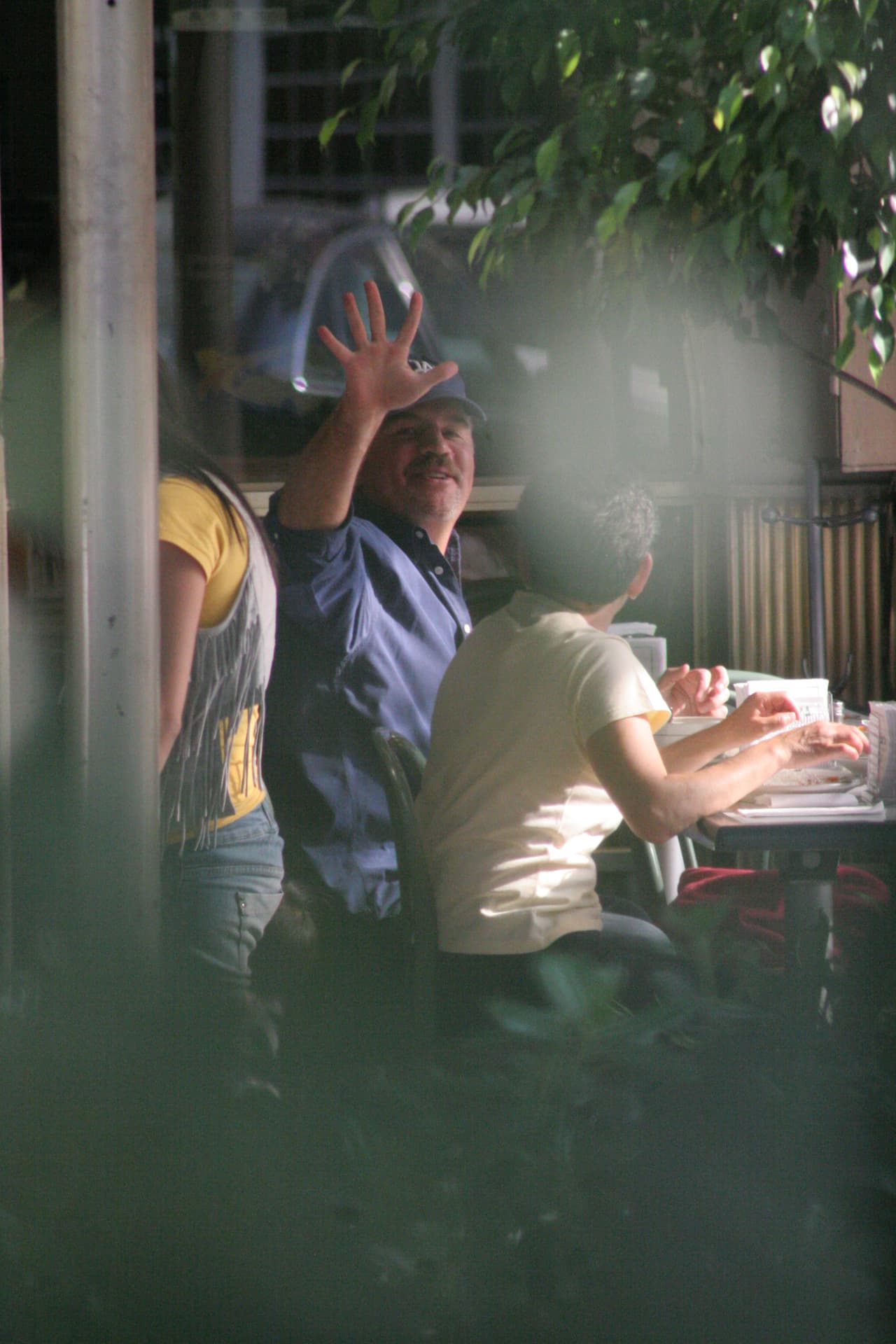 "Si te desapareces tres años de la carrera que sea cometes errores […] Tampoco tengo necesidad de andar persiguiendo (personajes) 'es que me merezco un protagónico'. ¡Me vale! a mí me gusta ahora hacer personajes, no importa 
<b><a href="https://www.univision.com/novelas/la-candidata/ari-telch-se-une-al-elenco-de-la-bioserie-de-lupita-dalessio" target="_blank">si son de reparto</a></b>", destacó.