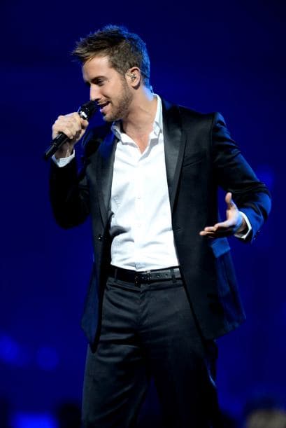 Miguel Bosé la Persona del Año en Latin GRAMMY 2013 fue homenajeado por los grandes de la música. Santiago Cruz, Alex Cuba, Gianmarco, Natalia Lafourcade, Pablo Alborán, Juan Campodónico, Jesse & Joy, Juanes, Illya Kuryaki, Ricky Martin, Laura Pausini, Draco Rosa, Alejandro Sanz, Ximena Sariñana, Julieta Venegas y Carlos Vives, honraron a Bosé.