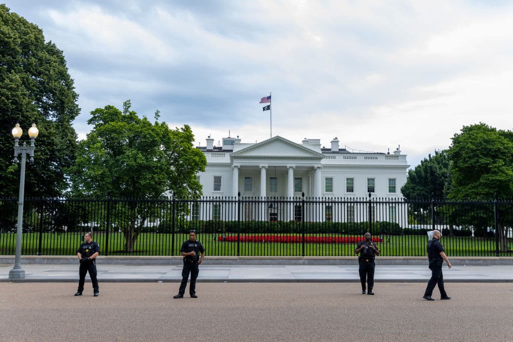 Un niño se cuela gateando en los jardines de la Casa Blanca y "lo atrapa" el Servicio Secreto