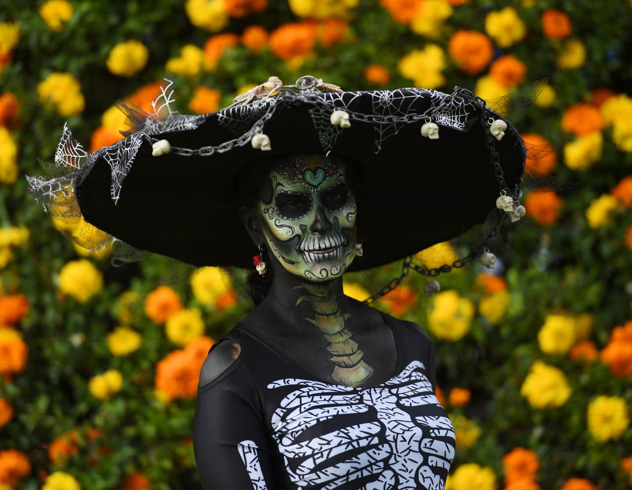 Altares y catrinas resaltaron la tradición mexicana Día de Muertos en Hollywood