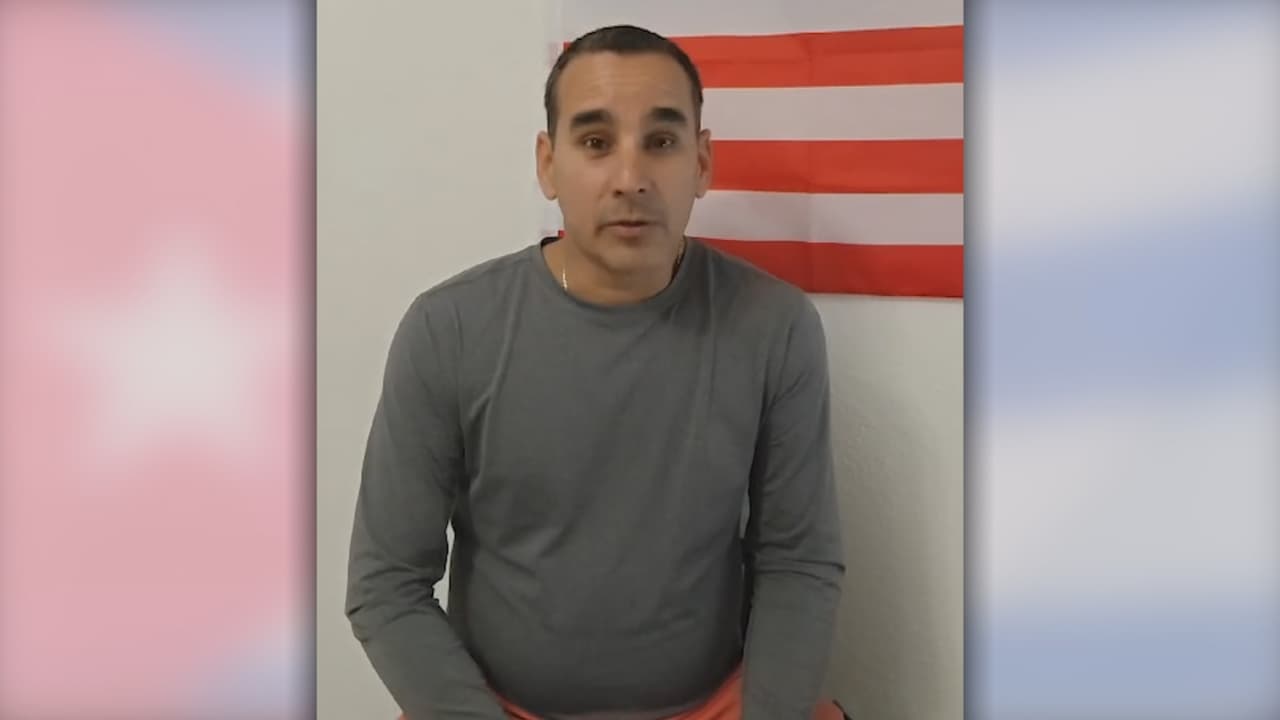 “Alegre, contento, sabiendo que es una buena noticia no solo para mí, sino para muchos cubanos que estamos esperando poder legalizarnos en este gran país”, dijo Endrys Turino, otro de los beneficiarios de esta carta.