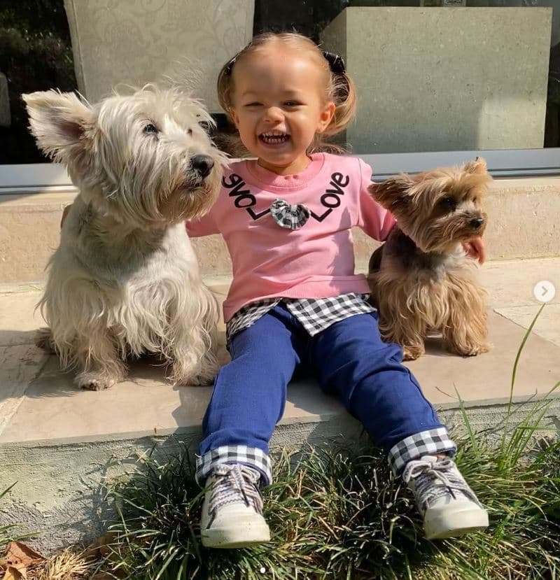 A medida que ha crecido Martina, su estilo también ha evolucionado; de tal forma que se puede coronar como toda una mini fashionista.