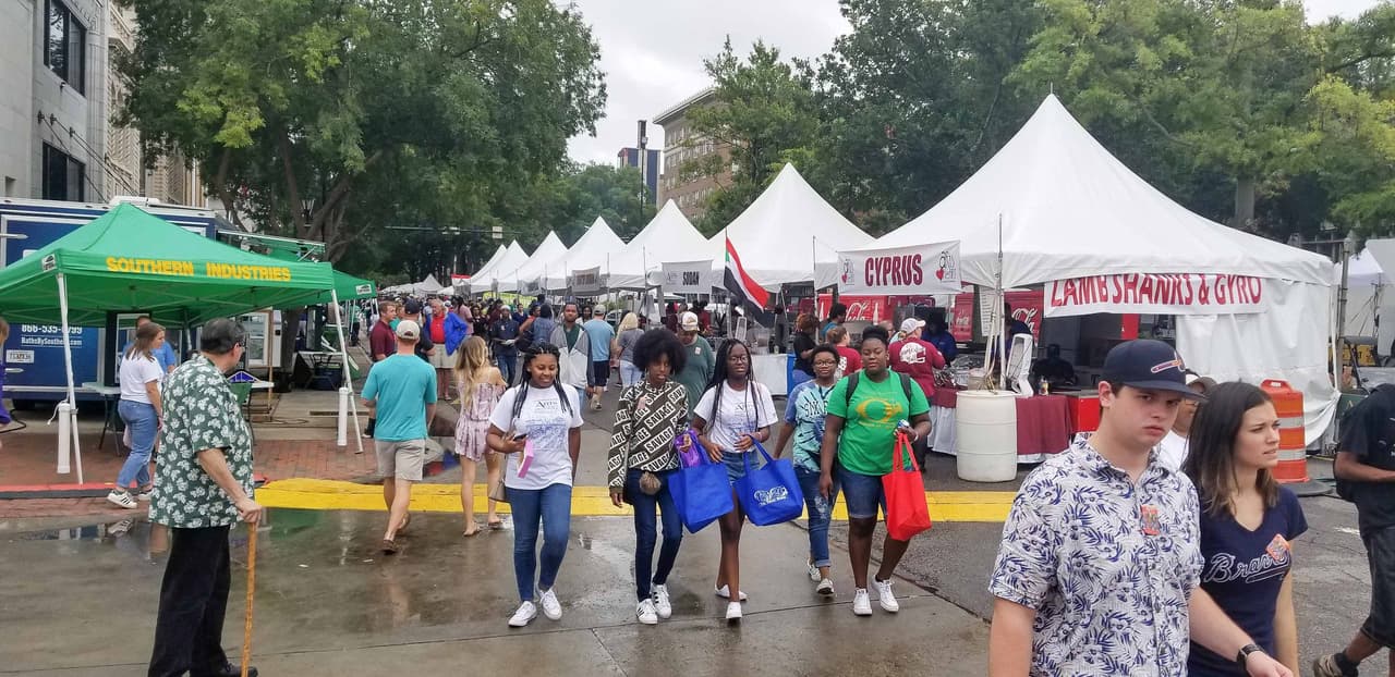 <b><a href="https://artsintheheartofaugusta.com/" target="_blank">ArtsCity Festival (17 al 19 de septiembre)</a></b>: El festival anual Arts in the Heart of Augusta se modificará este año debido a la pandemia y, en su lugar, será el ArtsCity Festival. Explora el trabajo en más de 100 puestos de artistas con jurado y disfruta de la música en vivo y el entretenimiento en dos escenarios. Prueba platos de todo el mundo en puestos de comida internacional, así como platos para llevar de los restaurantes del centro. La celebración de dos días y medio no será tan grande como lo ha sido anteriormente, pero tendrá todos los elementos que lo han convertido en un festival querido durante años.