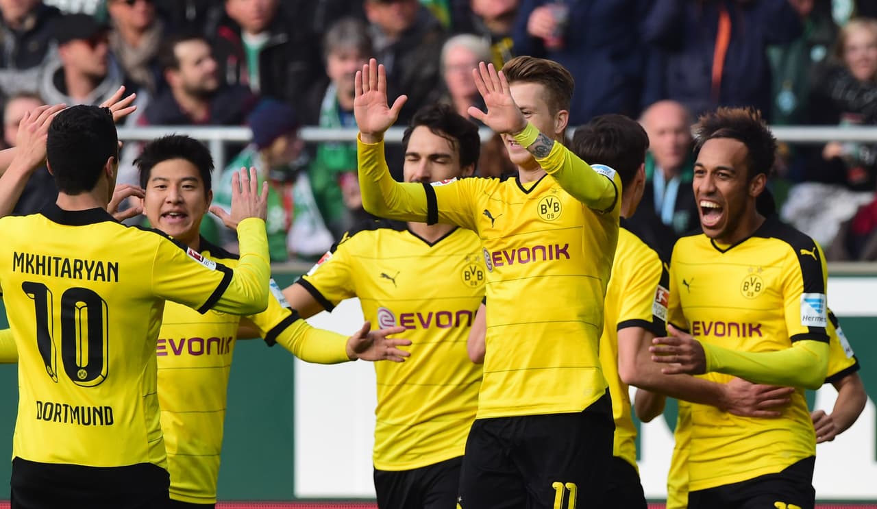 El Dortmund gana y le recorta dos puntos al Bayern y Gladbach golea en Berlín