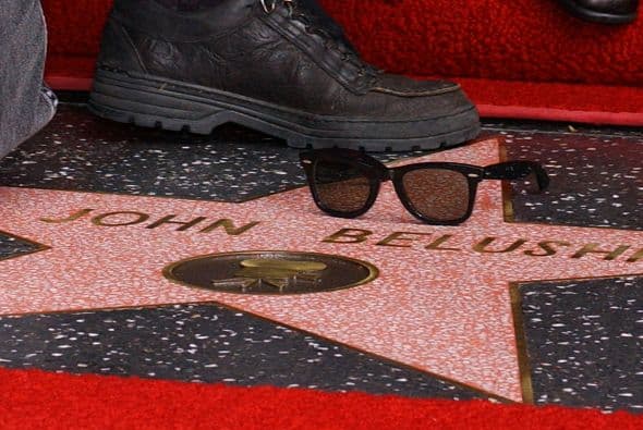 El hermano del también actor James Belushi murió también de sobredosis de drogas el 5 de marzo de 1982, mientras se hospedaba en el Chateau Marmont de Los Angeles. Tenía 33 años.