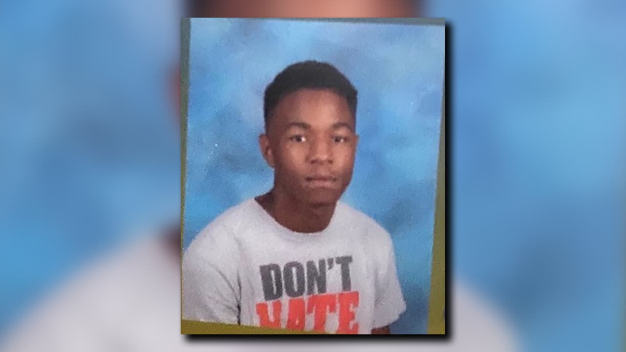 Las autoridades informaron este lunes que hallaron restos humanos a la largo de la autopista 15 en Greensboro y se creen correspondan a la de un adolescente de 16 años reportado como desaparecido en abril.