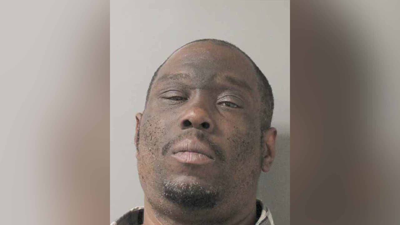 Girard Daymond Mosby, es buscado por delito sexual.