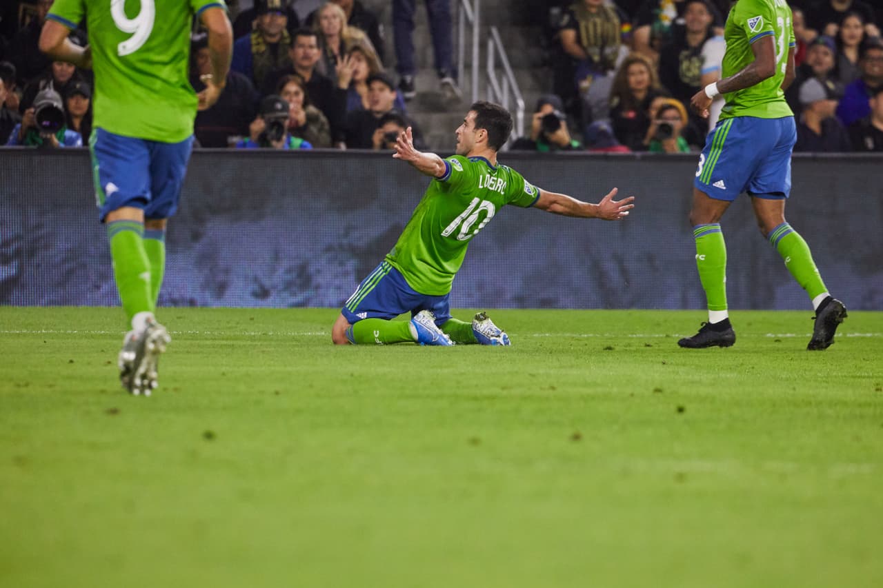 Edaurd Atuesta (17’) abrió el marcador para LAFC. Raúl Ruidíaz (22’, 64’) y Nicolás Lodeiro (26’) anotaron por los visitantes.