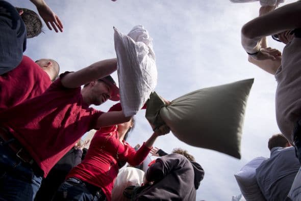 En Alemania las almohadas son consideradas "armas pasivas" así que, ¡no guerras de almohadas!