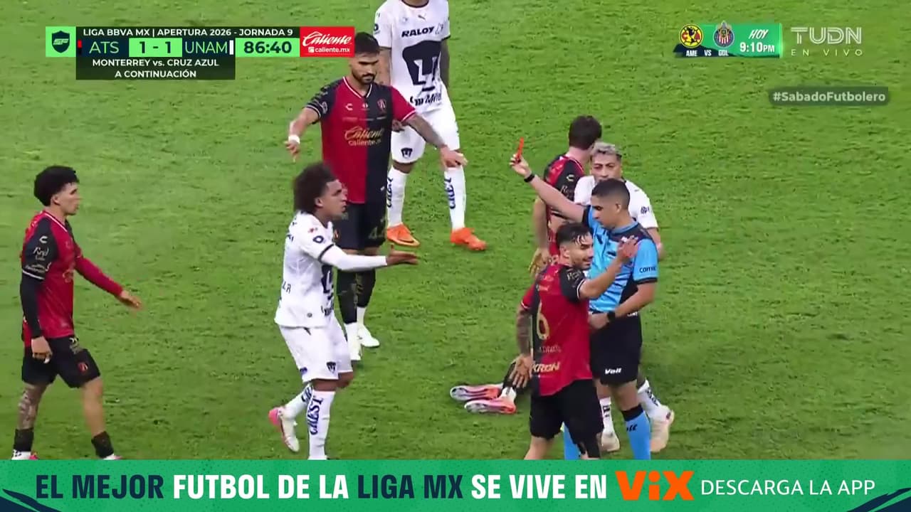 ¡Roja para Carrasquilla! El panameño se va expulsado por una brutal entrada