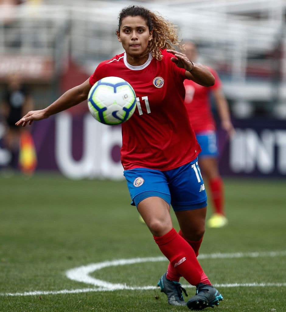 Raquel Rodríguez, futbolista oriunda de Costa Rica, es una de las máximas goleadoras de su país, pues fue la primera en anotar para su equipo en un mundial infantil femenino, así como en un mundial mayor en Canadá en 2015. Suma un total de 44 partidos internacionales y ha anotado 30 goles.