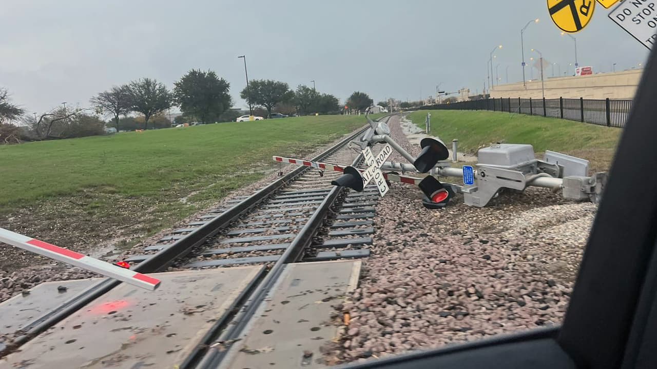 Recuerda que 
<b>puedes compartir con nosotros tus fotografías y videos</b> a través de Repórtalo: 
<a href="https://www.univision.com/local/dallas-kuvn/reportalo" target="_blank">univision.com/local/dallas-kuvn/reportalo </a>