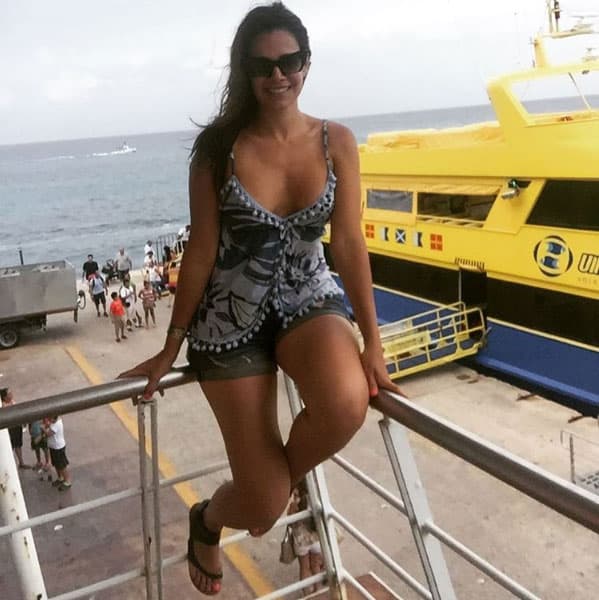 Para ese entonces ya habían pasado varios días, por lo que aceptó la propuesta de Luis Miguel, pero recibió una llamada que la hizo dudar: "Estaba subiendo las escaleras del avión y era Rafael, sentí que el corazón se me salía, quería bajarme y decir lo siento me voy".