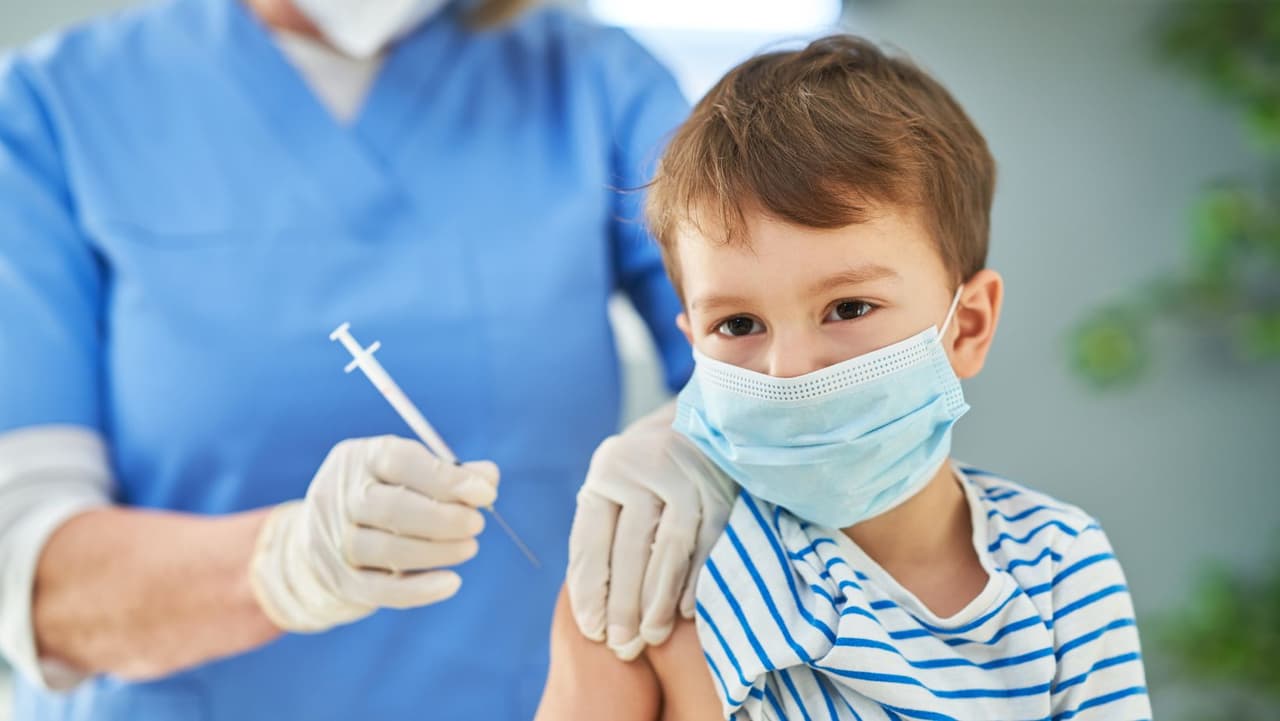 Vacunas contra el COVID-19 y los niños: Una pediatra de la Universidad de Stanford responde a sus preguntas
