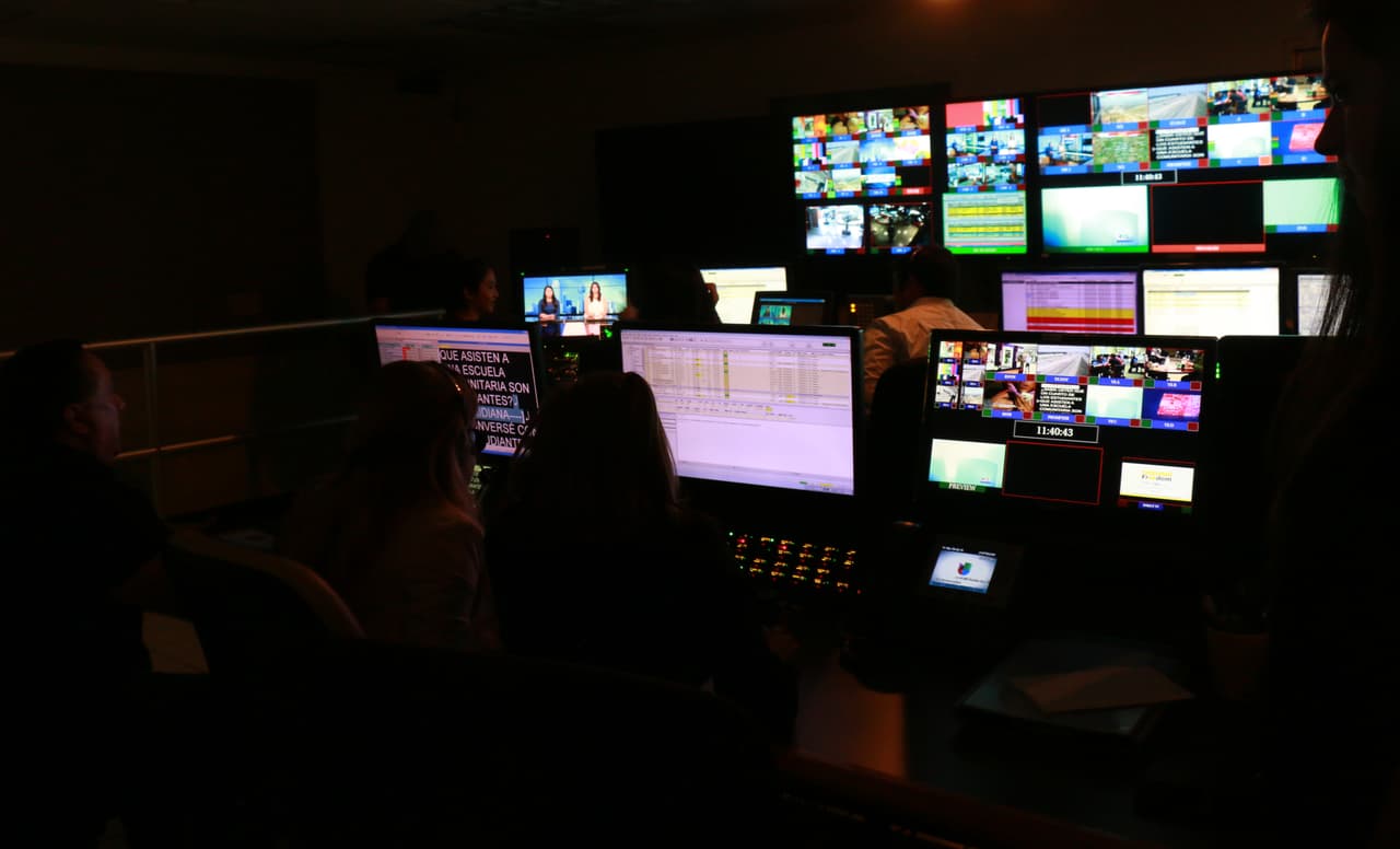 El equipo de producción completo, listos para comenzar a grabar.