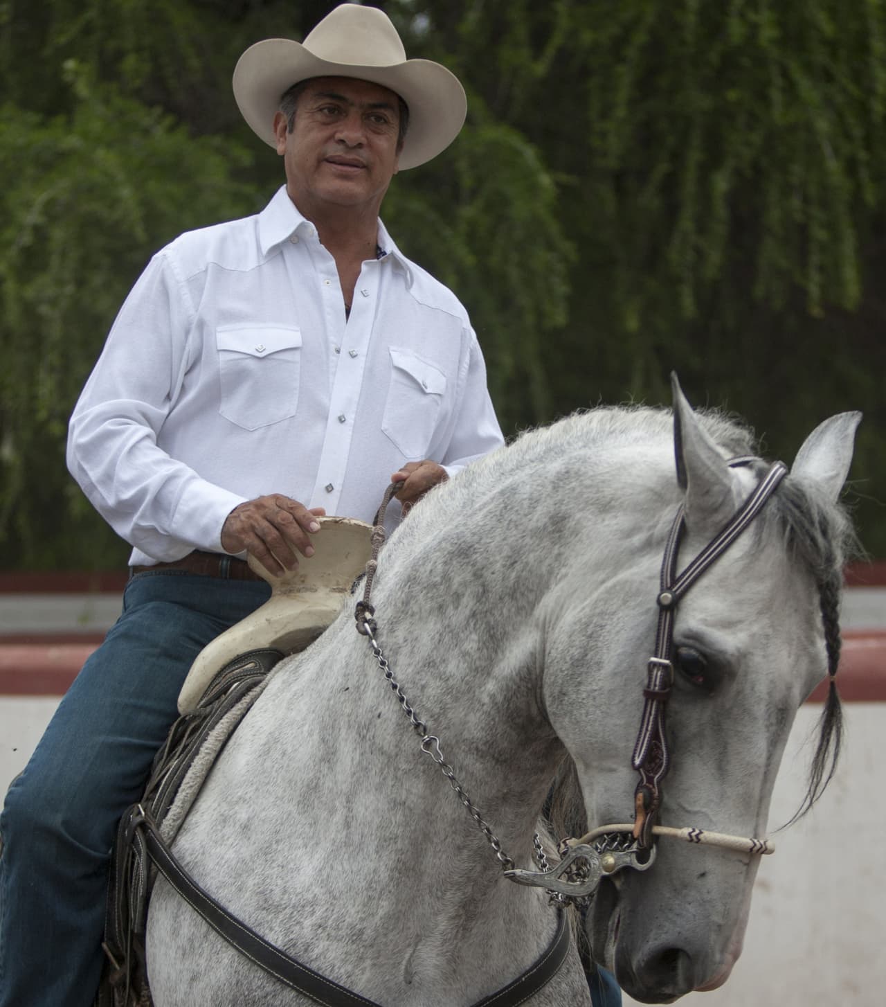 Pero muchos de sus eventos, sobre todo al interior de la República Mexicana,
<b> han incluido cabalgatas</b>, de las que dice ser todo un experto.