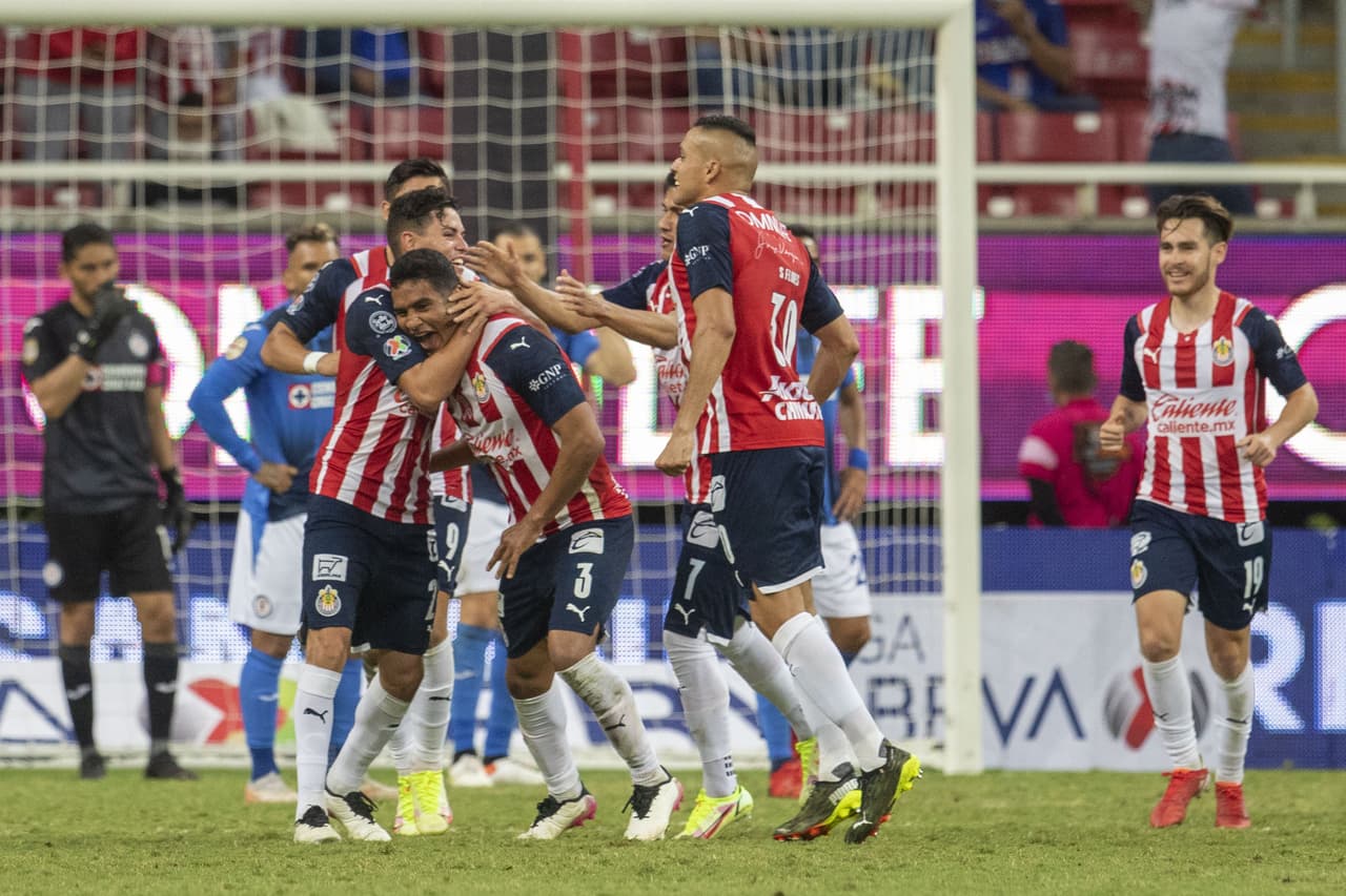 El Guadalajara rescató un empate de último minuto ante Cruz Azul que dejó ir la posibilidad de meterse entre los cuatro mejores.