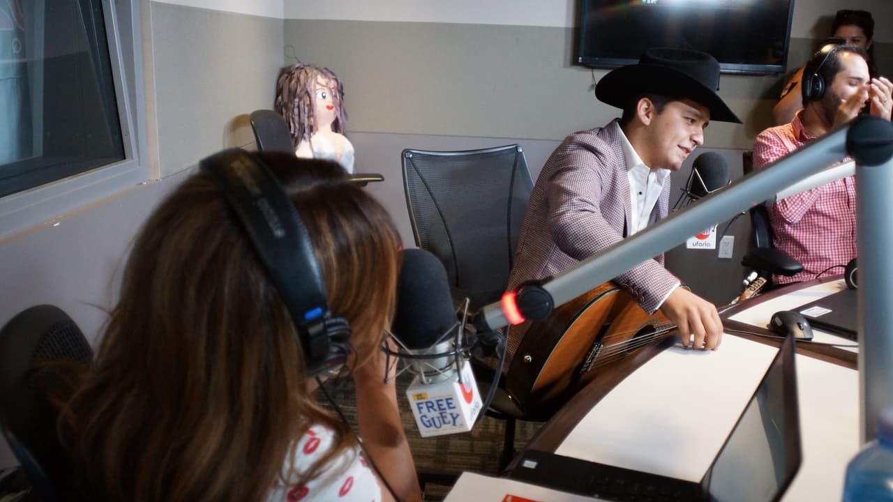 Christian Nodal se metió al Free-guey show y presentó su nuevo disco 'Me Dejé Llevar'.