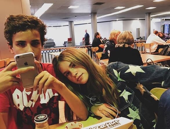 Desde hace un año y medio, con la partida de Hannah a la universidad a Nicole y Alex les tocó cambiar su rutina en casa y aunque la extrañan todo va de maravilla.