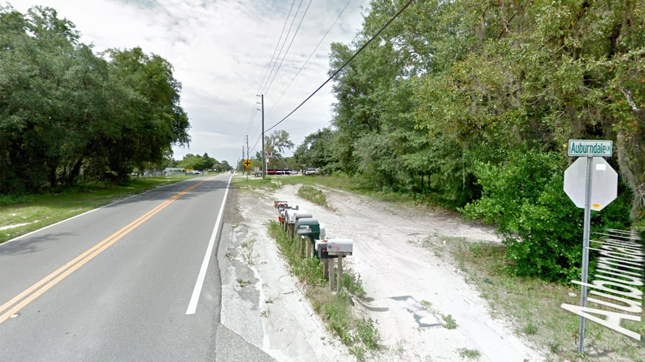 <b>Puesto 10. Shady Hills, Florida. </b>La tasa de pobreza en esta ciudad es de 22.8% y su población de 12,435 habitantes enfrenta una tasa de desempleo de 9.3%. El 60.0% de la población vive lejos de una tienda de comestibles, en comparación con el 42.1% de los estadounidenses en promedio. De 2015 a 2017 hubo un promedio anual de 29.7 muertes por sobredosis de drogas por cada 100,000 personas por año, una de las medidas más altas del país.