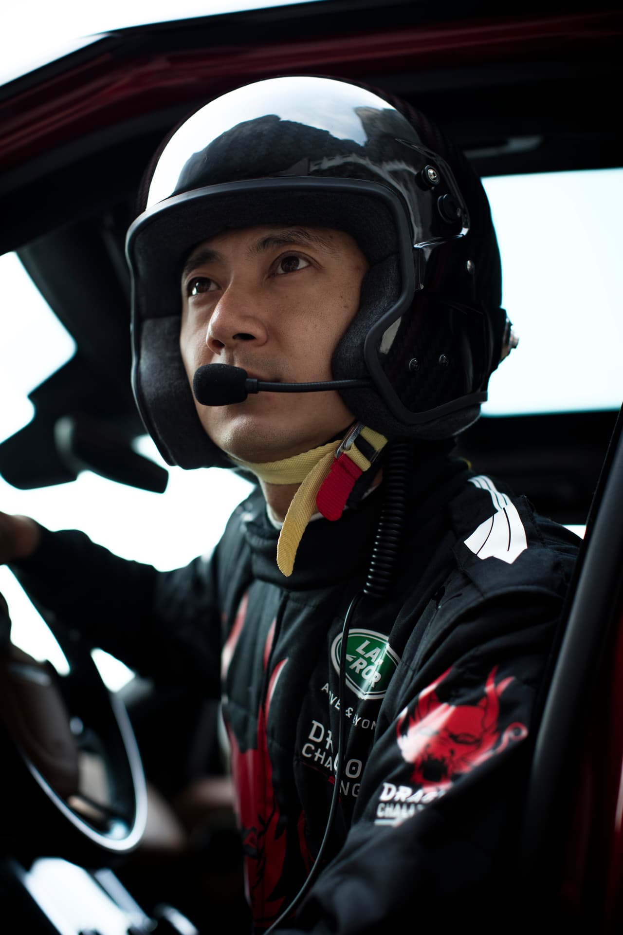 Ho-Pin Tung, un piloto chino-holandés que corre en la Fórmula E con el equipo Panasonic Jaguar, ganador de las 24 Horas de Le Mans y con experiencia en la Fórmula Uno, fue elegido para realizar este reto.