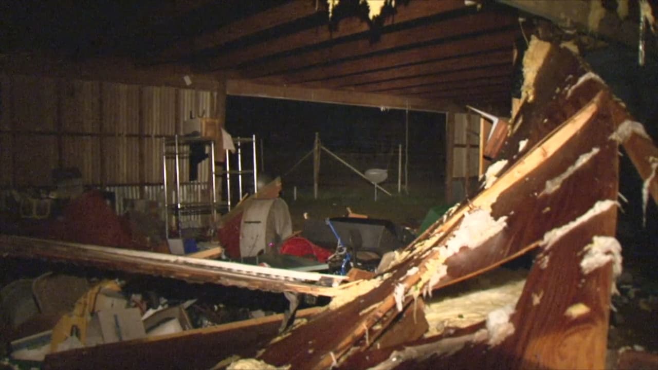 Algunos sectores experimentaron vientos de 80 a 100 millas por hora, lo que es característico de un tornado de categoría F1.
