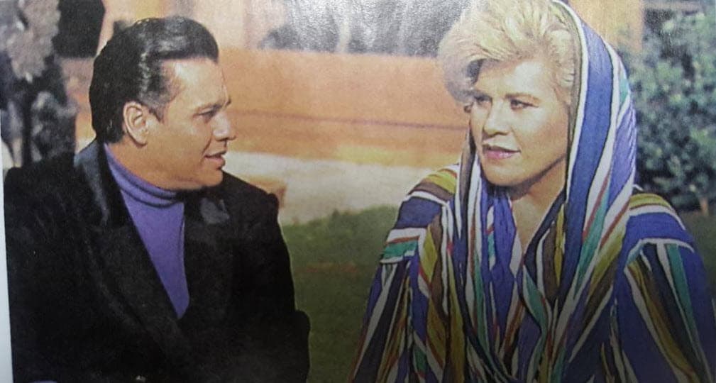 La cantante chilena Monna Bell falleció el 22 de abril en Tijuana, Baja California donde tenía varios años viviendo debido a un derrame cerebral. Su auge lo tuvo en la década de los 70 con canciones como 'El telegrama' y 'Tómbola'.