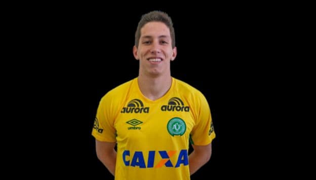 El guardameta de 24 años de edad, Jakson Follmann, comenzó su carrera en las inferiores de Gremio para después pasar al Juventude, Linense y Chapecoense.