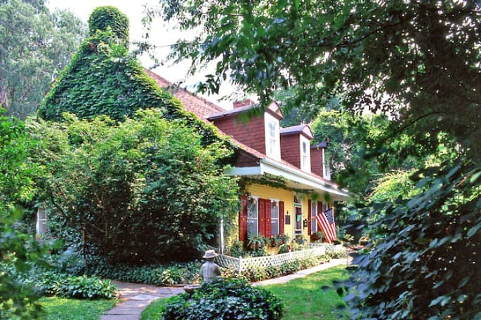 <b>The Lent-Riker-Smith Homestead (Queens, 1654)</b>
<br>
<br>El edificio más viejo de Queens también es una granja, pero a diferencia de las demás, esta se ha logrado mantener como residencia privada. Aunque no está abierta al público, se pueden reservar visitas en grupo.