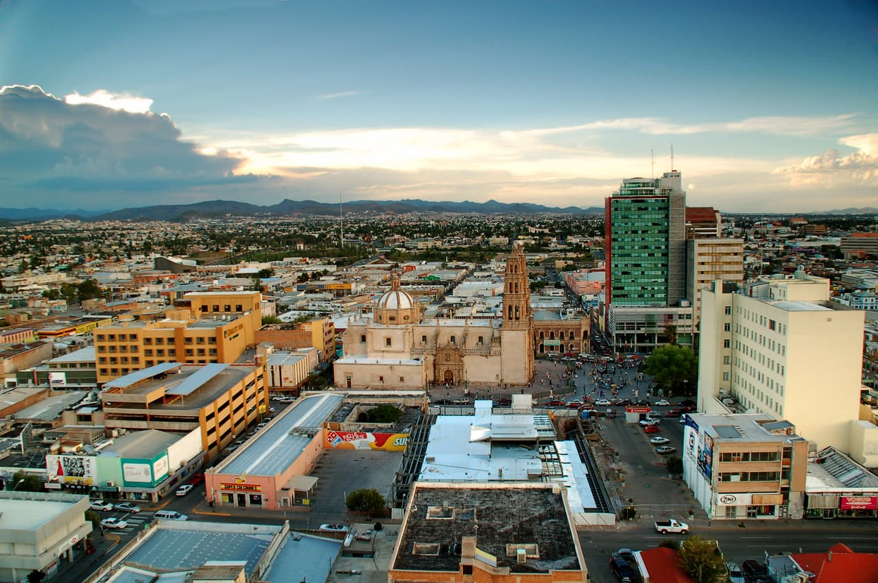 <h3 class="cms-H3-H3">8. Chihuahua, Chihuahua. </h3>
<br>
<b>(158 homicidios dolosos)</b>
<br>
<br>En esta entidad federativa fronteriza se ha establecido, desde hace muchos años, una violencia sistemática en contra de las mujeres. Tan solo de enero a octubre de 2019, el estado en general enlistó
<b>153 homicidios dolosos en contra de mujeres. </b>
<br>
<br>