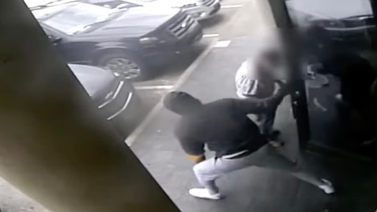 Roban a una pareja de ancianos al llegar a un restaurante: minutos antes habían retirado dinero del banco