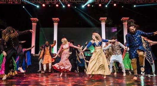 Como parte de dicha celebración, la familia de Nick Jonas, así como la de Priyanka Chopra hicieron un performance recreando una película al estilo de Bollywood.