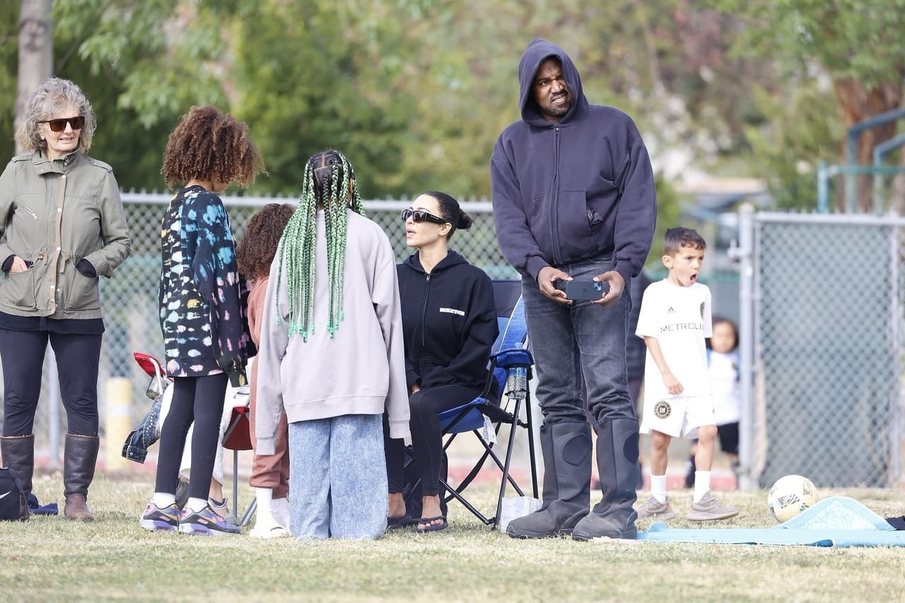 Kanye West no quiso perderse las acciones de Saint sobre el campo de juego.