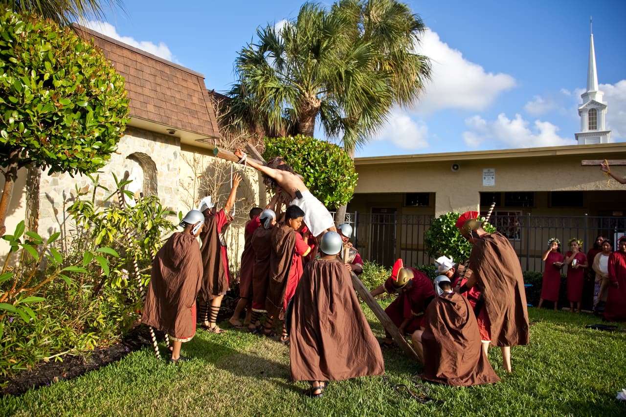 En aquella época, reclutadores de compañías agrícolas de la zona de Palm Beach iban a buscar mano de obra entre los centroamericanos que llegaban a la frontera y los ayudaban a trasladarse a Florida.