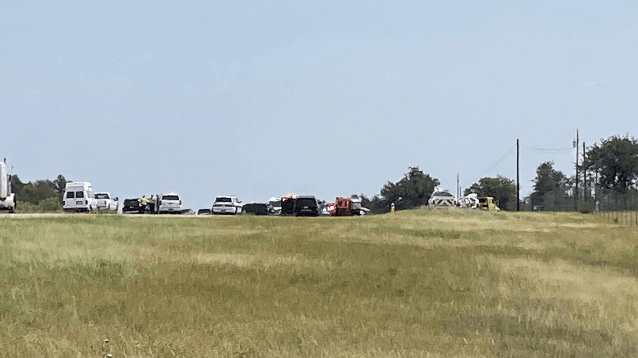 Cinco muertos, entre ellos cuatro hondureños, en un choque en contra en la carretera 87 en Comfort, Texas