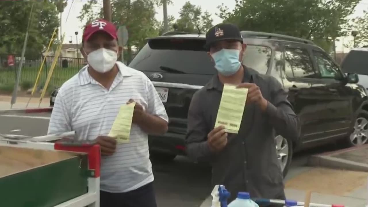 Vendedores ambulantes reciben multa de la policía tras denunciar agresión en Long Beach