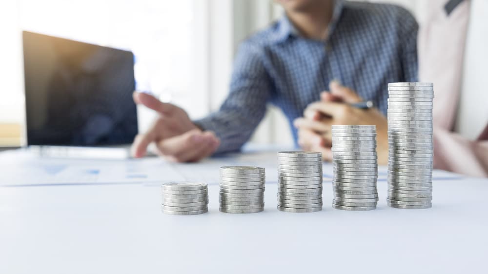 Febrero será un mes dinámico e impactante dentro de tu realidad afectiva, capricorniano. Para lograr ahora el dinero necesario deberás mover tus influencias, hablar con amigos poderosos y recurrir a todos los que están en disposición de ayudarte. Con tacto social, inteligencia y tu entereza de carácter lograrás resultados estupendos.